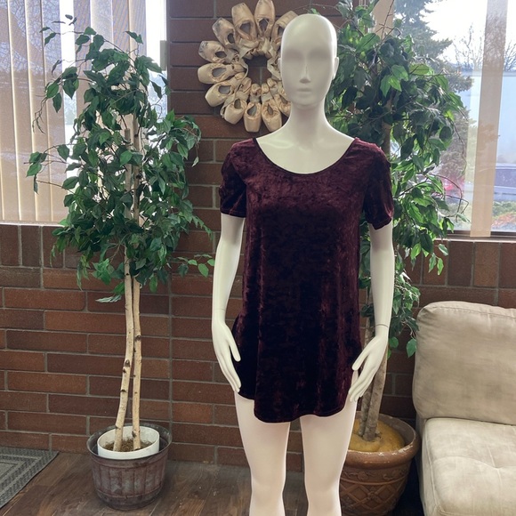 Maroon crushed velvet top - Picture 1 of 2